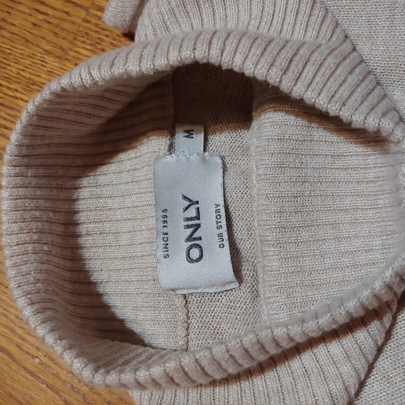 ONLY Mock-neck Sweater with Ruffle Detail - Picture 5 of 5